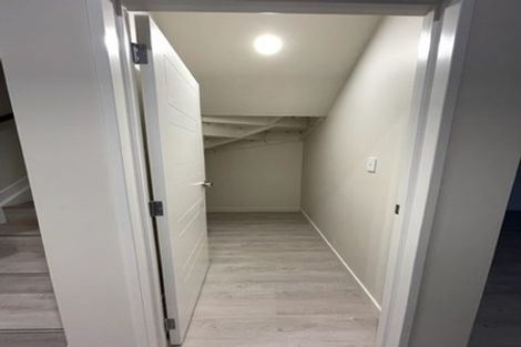 Photo of property in 128b Hutchinsons Road, Bucklands Beach, Auckland, 2014