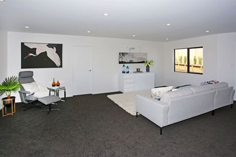 Photo of property in 2 Okoreka Road, Glenbrook, 2681