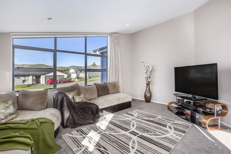 Photo of property in 3 Tararua Close, Aotea, Porirua, 5024