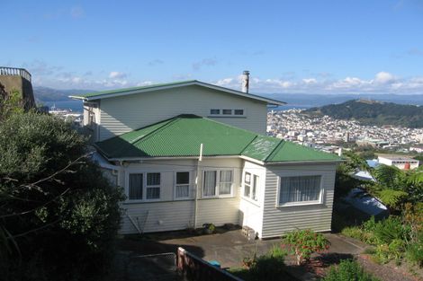 Photo of property in 18 Apuka Street, Brooklyn, Wellington, 6021