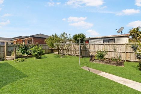 Photo of property in 21 Kelman Road, Kelston, Auckland, 0602
