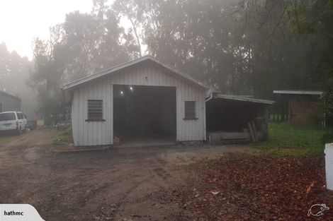 Photo of property in 876 Waitakere Road, Kumeu, 0891