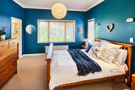 Photo of property in 2 Roxburgh Grove, Petone, Lower Hutt, 5012