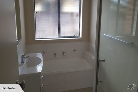 Photo of property in 5 Willscarlet Lane, Hamilton East, Hamilton, 3216