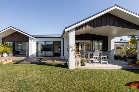 Photo of property in 37 Colpoma Close, Papamoa Beach, Papamoa, 3118