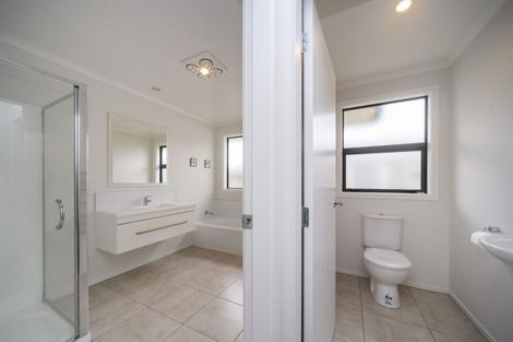 Photo of property in 15 Lorenzo Place, Kelvin Grove, Palmerston North, 4414