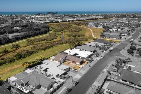 Photo of property in 81 Oriental Parade, Papamoa Beach, Papamoa, 3118