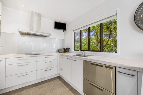 Photo of property in 36 Whangaparaoa Road, Red Beach, 0932