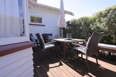 Photo of property in 82 Avonhead Road, Avonhead, Christchurch, 8042