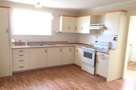 Photo of property in 6 Tawa Road, Te Atatu Peninsula, Auckland, 0610