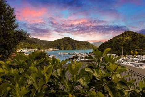 Photo of property in 8 Russell Street, Picton, 7220