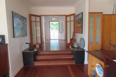 Photo of property in 32 Marine Parade, Mellons Bay, Auckland, 2014