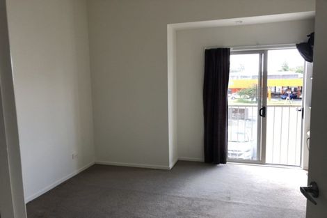 Photo of property in 8/85 Portage Road, New Lynn, Auckland, 0600