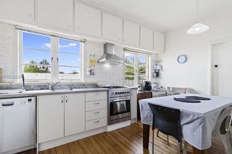 Photo of property in 17 Carey Street, Maeroa, Hamilton, 3200