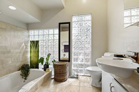 Photo of property in 8 Faulkner Road, Northcote Point, Auckland, 0627