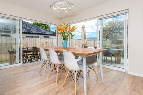 Photo of property in 6 Lockyer Road, Kumeu, 0810