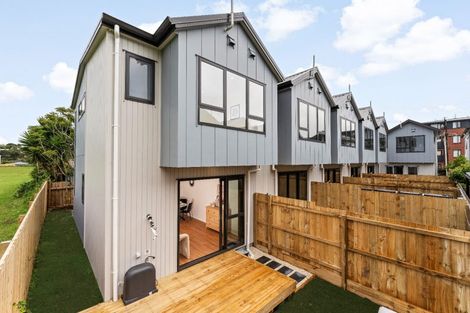 Photo of property in 2/30 Smythe Road, Henderson, Auckland, 0612