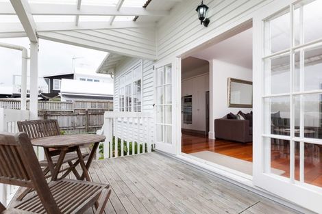 Photo of property in 87 Pendarves Street, New Plymouth, 4310