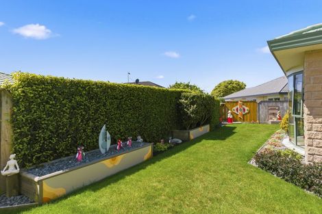 Photo of property in 100 Milne Drive, Paraparaumu, 5032