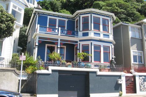 Photo of property in 190 Oriental Parade, Oriental Bay, Wellington, 6011