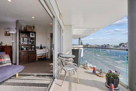 Photo of property in 1086 Papamoa Beach Road, Papamoa Beach, Papamoa, 3118