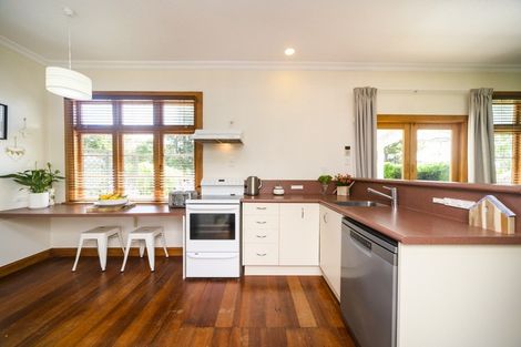 Photo of property in 32 Rangitira Avenue, Palmerston North, 4414
