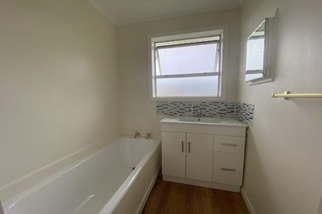 Photo of property in 604 East Coast Road, Pinehill, Auckland, 0630