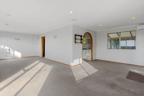 Photo of property in 100 John Downs Drive, Browns Bay, Auckland, 0630