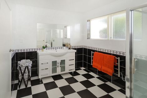 Photo of property in 1 Village Place, Tuakau, 2121