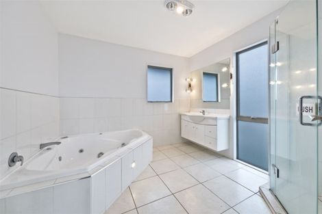 Photo of property in 51 Strowan Road, Strowan, Christchurch, 8052