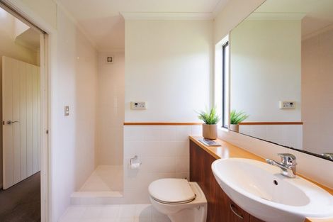 Photo of property in 3 The Oaks, Awapuni, Palmerston North, 4412