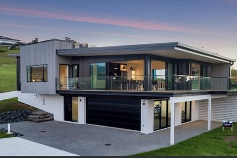 Photo of property in 2 Blue Moon Rise, Langs Beach, 0582