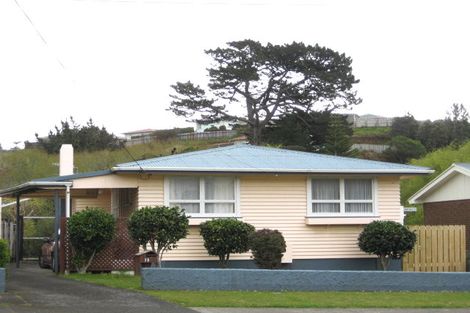 Photo of property in 28 Oranga Street, Marfell, New Plymouth, 4310