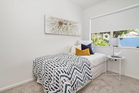 Photo of property in 18 Ian Marwick Place, Birkenhead, Auckland, 0626