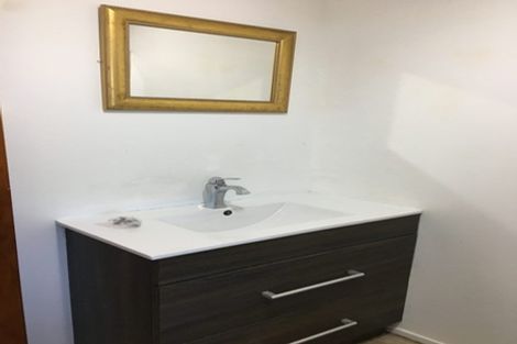 Photo of property in 89 Gossamer Drive, Pakuranga Heights, Auckland, 2010