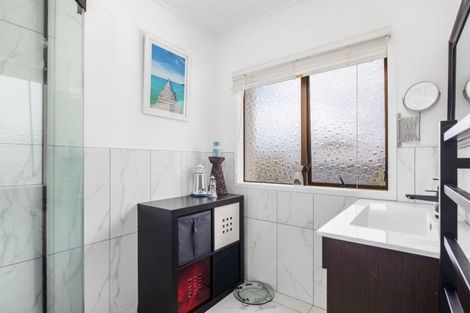 Photo of property in 1/6 Reynolds Place, Torbay, Auckland, 0630