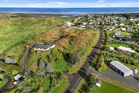 Photo of property in 24 Strathnaver Glen, Waikawa Beach, Levin, 5573