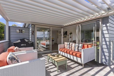 Photo of property in 2/46 Sunset Road, Unsworth Heights, Auckland, 0632