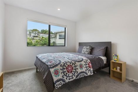Photo of property in 1b Julia Place, Totara Vale, Auckland, 0629