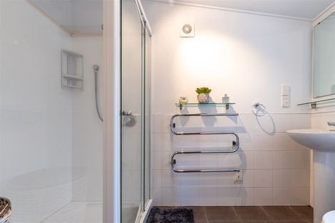 Photo of property in 8 Woodstock Place, Hokowhitu, Palmerston North, 4410