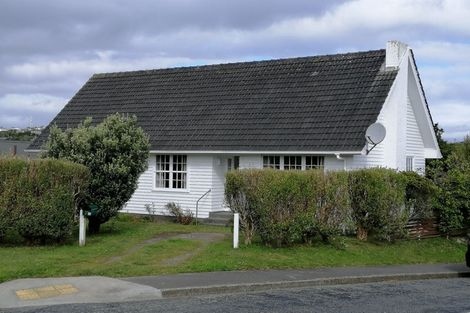 Photo of property in 37 Stewart Drive, Newlands, Wellington, 6037