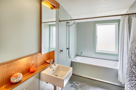 Photo of property in 4 Huntleigh Park Way, Ngaio, Wellington, 6035