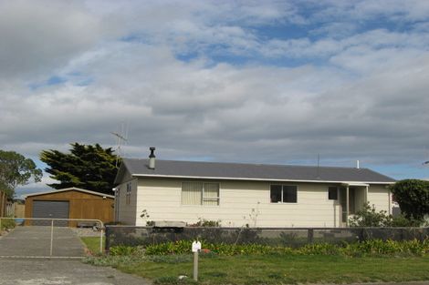 Photo of property in 22 James Street, Waikawa Beach, Manakau, 5573