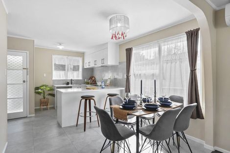 Photo of property in 72 Helena Street, Massey, Auckland, 0614