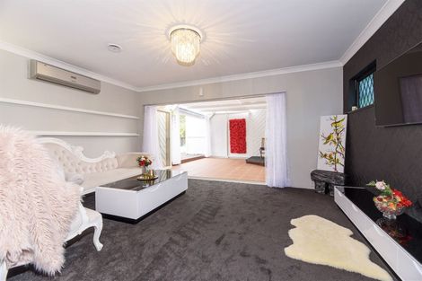 Photo of property in 44 Taupo Street, Green Bay, Auckland, 0604