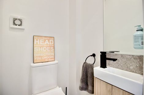 Photo of property in 2a Mcquoid Place, Glenfield, Auckland, 0629