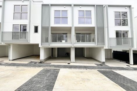 Photo of property in 16/9 Aeroview Drive, Beach Haven, Auckland, 0626