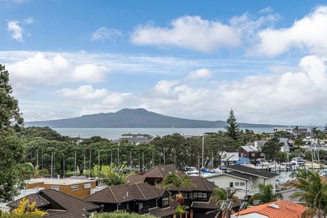 Photo of property in 1/21 Commodore Parry Road, Castor Bay, Auckland, 0620
