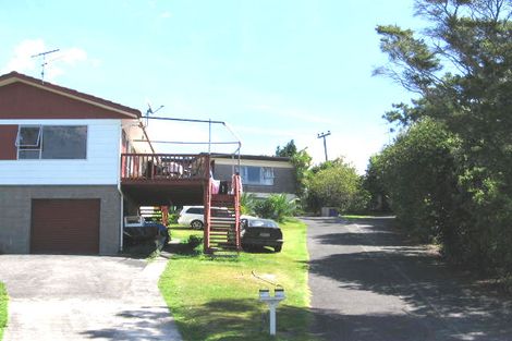 Photo of property in 1/66 Cockayne Crescent, Sunnynook, Auckland, 0620