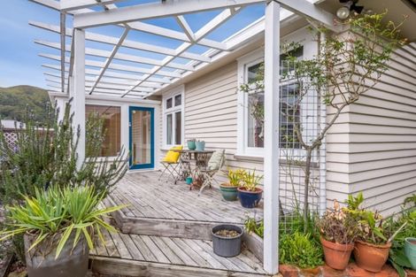 Photo of property in 1 Saint Ronans Avenue, Waterloo, Lower Hutt, 5011